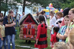 ​В Великих Луках сказочный «Праздник мороженого» подарил радость детям