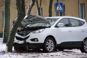 Снег стал причиной нескольких аварий в Великих Луках (ФОТО)