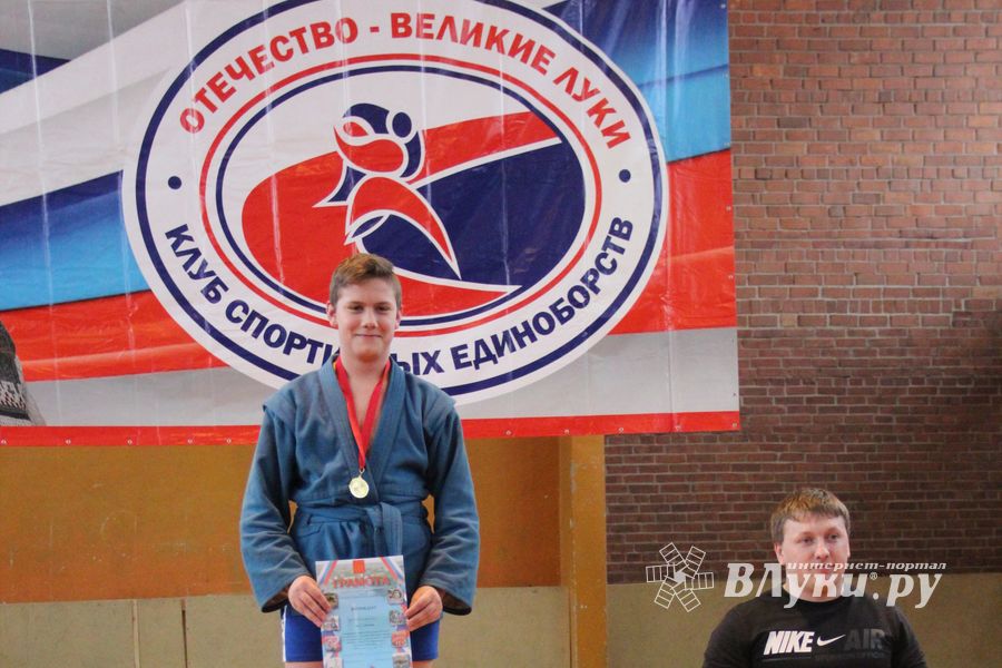 В Великих Луках прошли соревнования по самбо (ФОТО)
