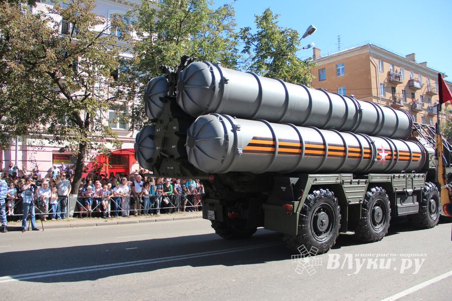 Военный парад в Великих Луках, часть II (ФОТО)