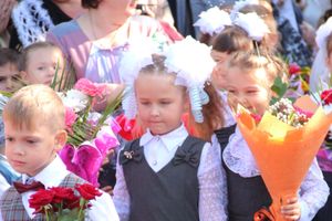 Самую многочисленную школу Великих Лук пополнили 116 первоклассников (ФОТО)