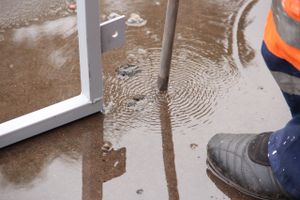 На проспекте Гагарина меняют дорожное ограждение (ФОТО)