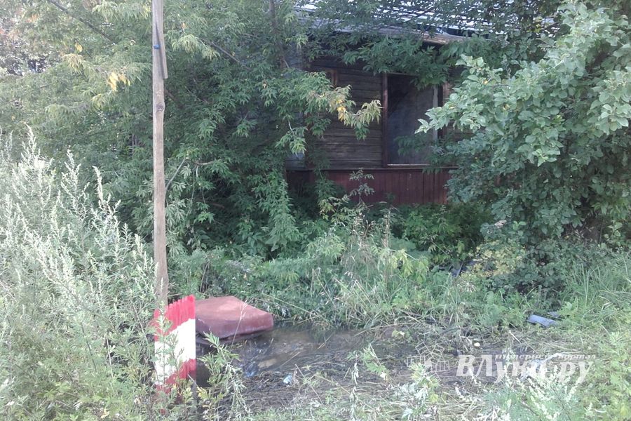 Авария в сетях канализации пока не поддаётся ремонтникам (ФОТО)