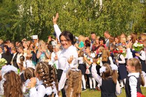 1 сентября в школах Великих Лук прошли Торжественные линейки (ФОТО)