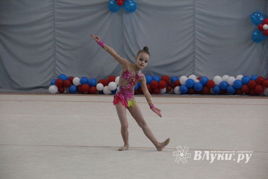 ​В Великих Луках прошли соревнования по художественной гимнастике (ФОТО)