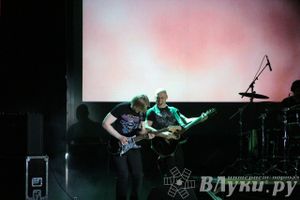 В Великих Луках состоялся концерт Дениса Майданова