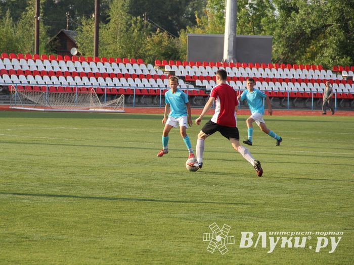 В минувшие выходные великолучане сыграли в футбол (фото)