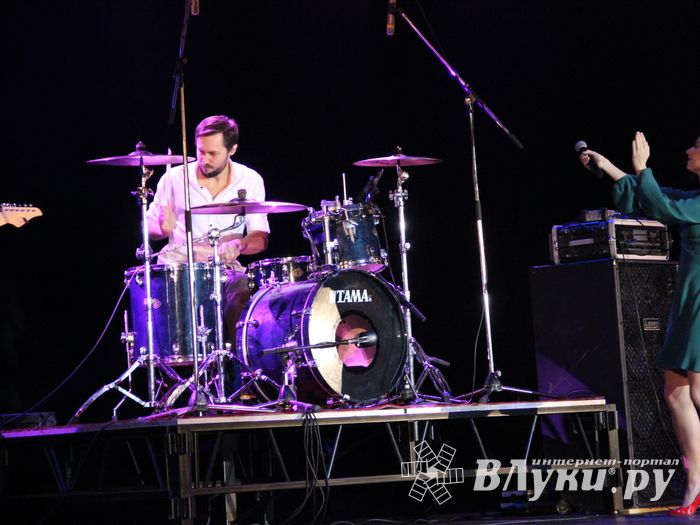 В Великих Луках состоялся концерт Юлии Савичевой (фото)