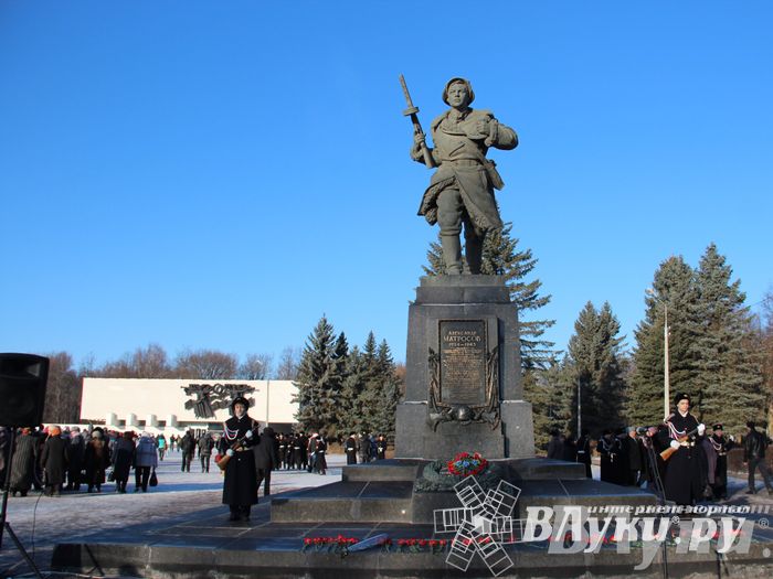 90-летие со дня рождения Александра Матросова. Митинг и возложение цветов к памятнику