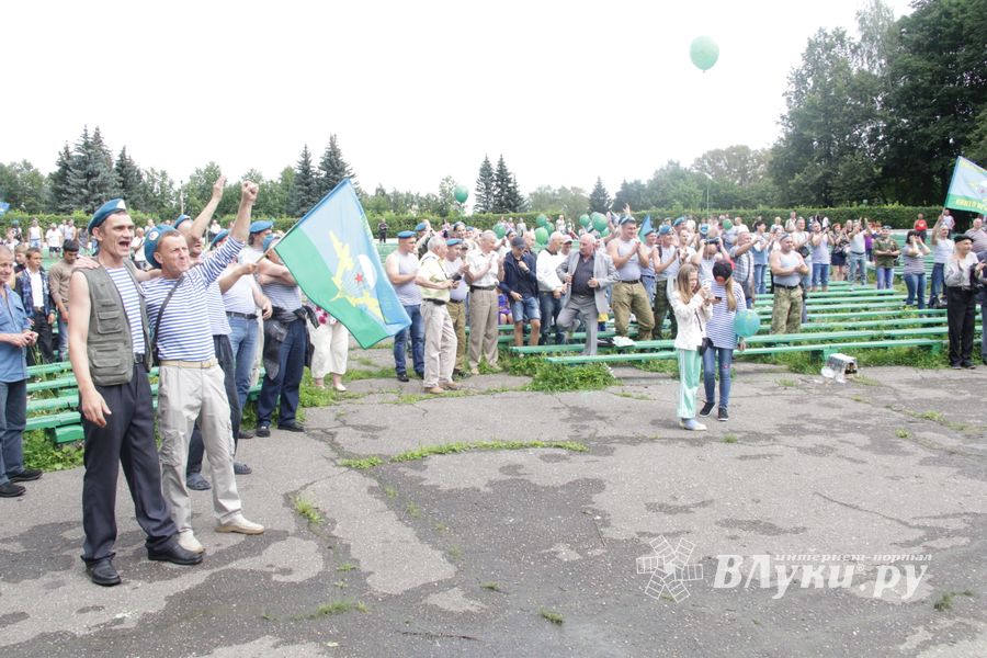 В Великих Луках отмечают День ВДВ (ФОТО)