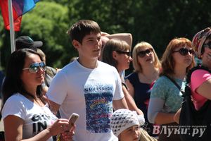 В Великих Луках состояли соревнования по подтягиванию на турнике (фото)