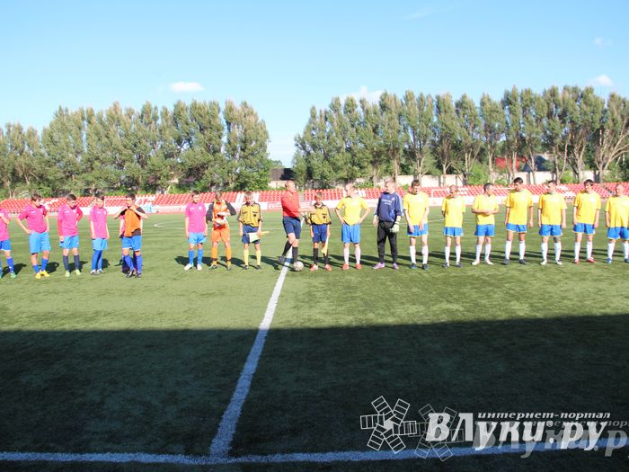 В Великих Луках команда «КПРФ» обыграла команду «Спартака» (фото)