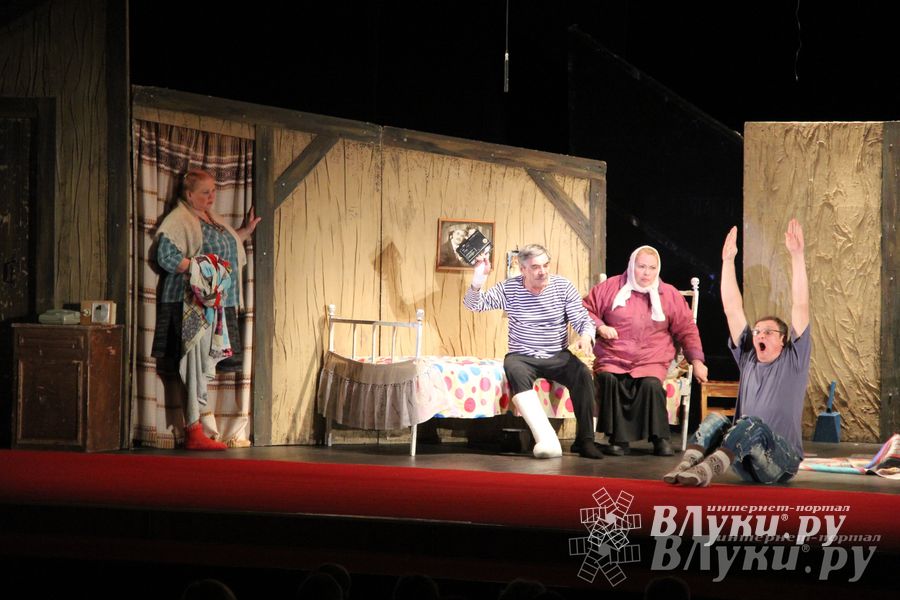 Народные артисты России выступили в Великих Луках (фото)