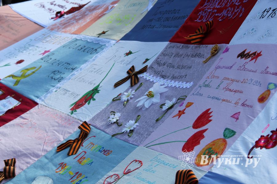 9 мая в Великих Луках. Шествие и салют