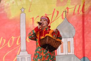 В Великих Луках проходит Весенняя ярмарка (ФОТО)