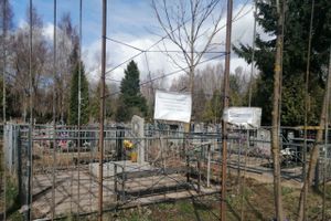 В Великих Луках перекрывают входы на кладбища