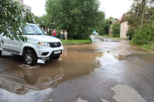 Серьёзная авария на водопроводе в Великих Луках (ФОТО; ВИДЕО)