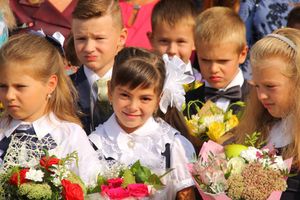 1 сентября в школах Великих Лук прошли Торжественные линейки (ФОТО)