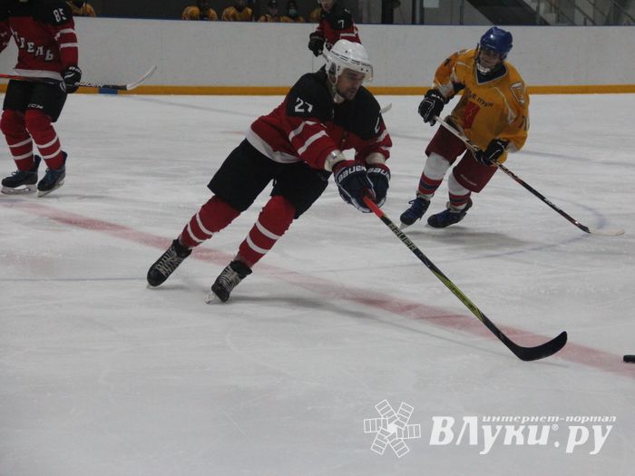 Хоккейные матчи чемпионатов города Великие Луки и Псковской области по хоккею прошли в СОК «Айсберг» (ФОТО)