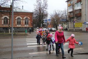 Акция малышей на перекрёстке.