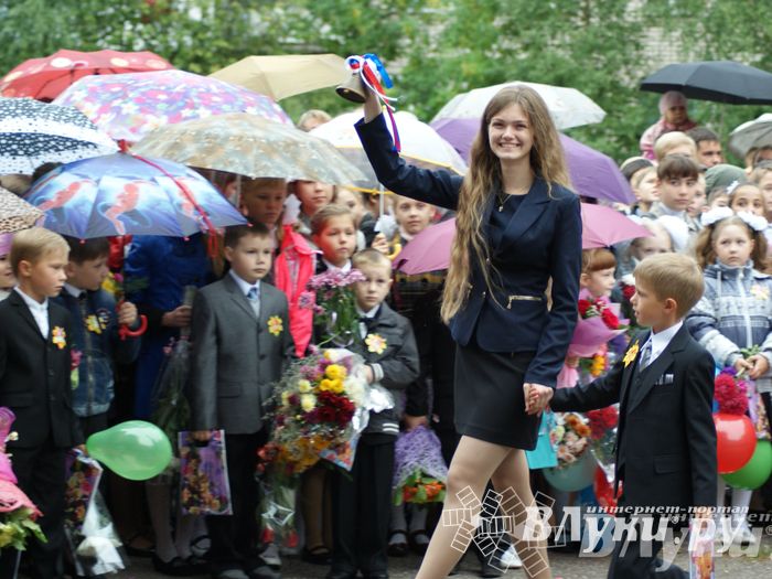 Школы города отметили 1 сентября (фото)