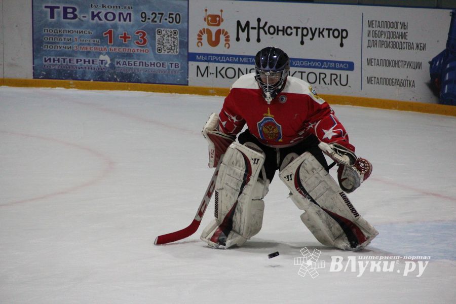 Две победы у великолукских хоккейных команд (ФОТО)