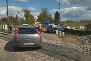 В Великолукском районе автомобиль снёс опору ЛЭП