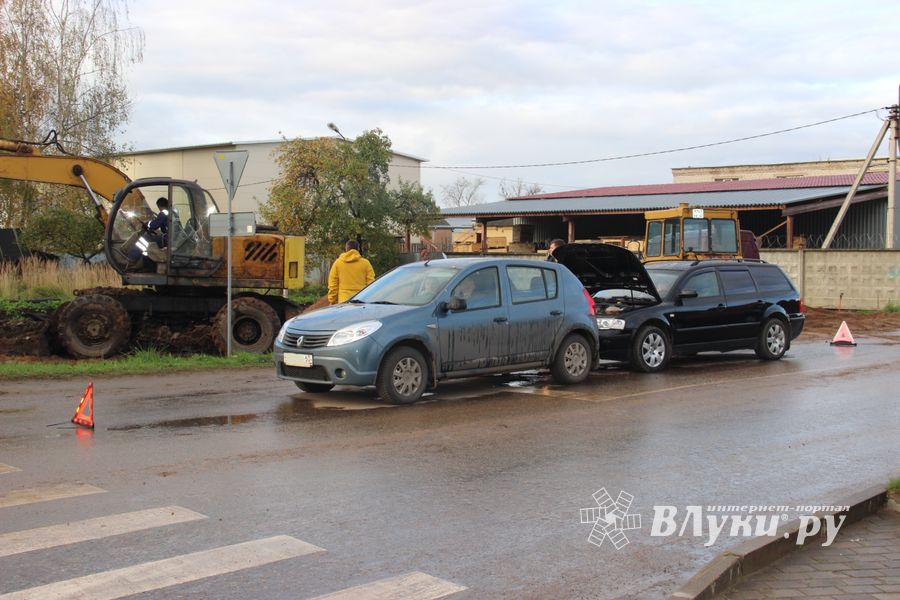 ДТП на улице Мурманской в Великих Луках (ФОТО)