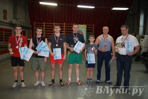 В Великих Луках состоялся Чемпионат по гиревому спорту (фото)