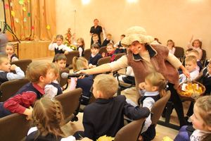 В школу №13 Великих Лук приходила осенняя сказка (ФОТО)