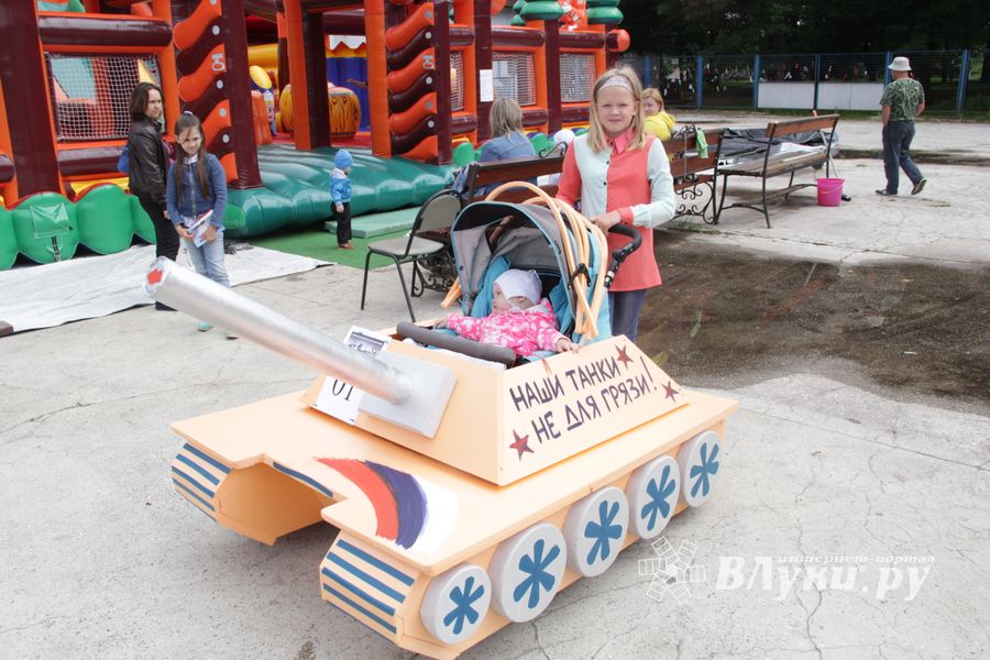 «Парад детских колясок» в День семьи, любви и верности (ФОТО)