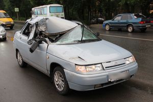 В Великих Луках столкнулись ВАЗ и Газель, есть пострадавшие (ФОТО)