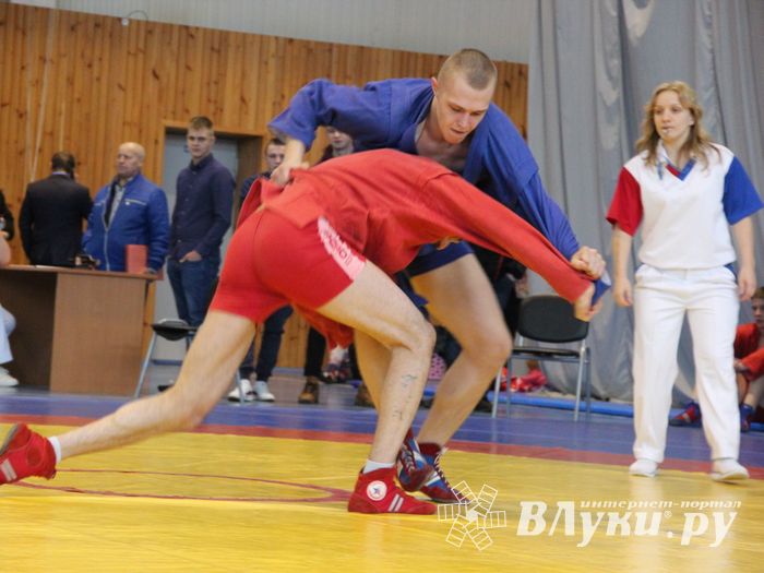 Всероссийские соревнования по самбо проходят в Великих Луках (ФОТО, 0+)