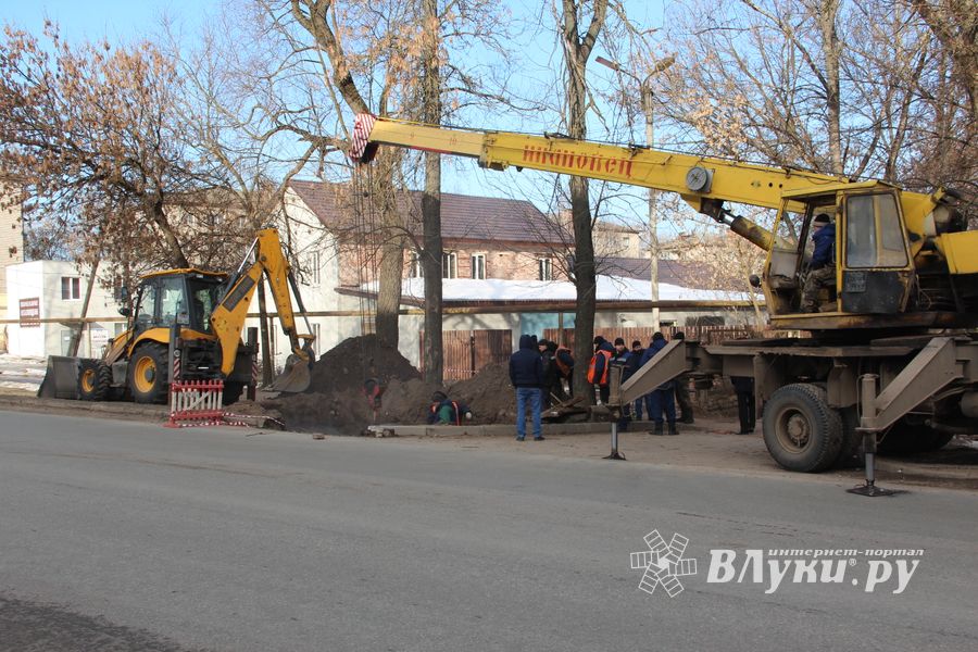 На пр. Гагарина идёт ремонт теплотрассы (ФОТО)
