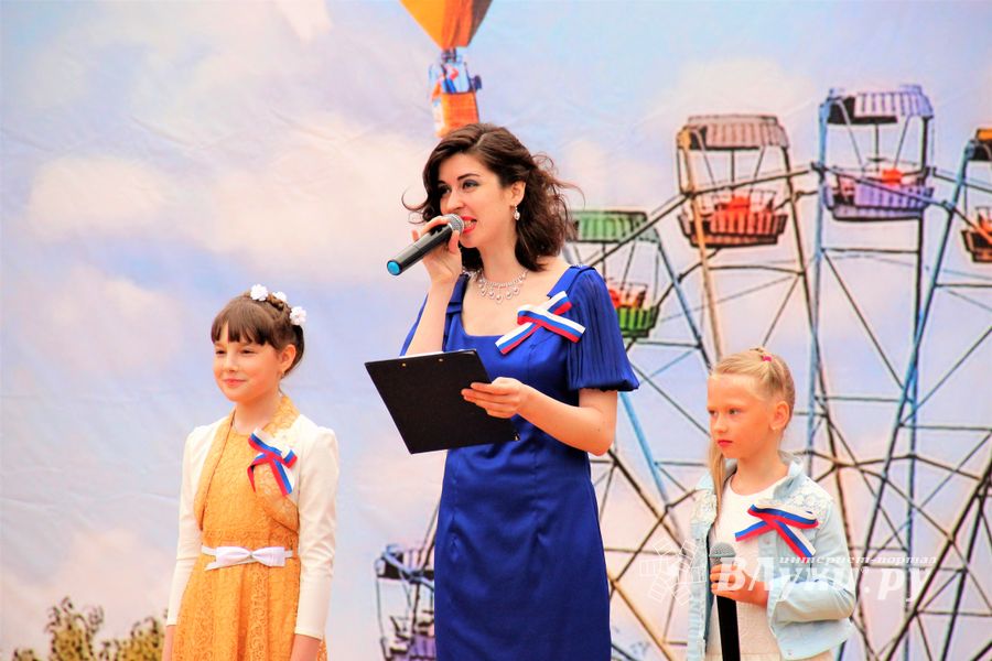 В Великих Луках День России отметили большим концертом (ФОТО)