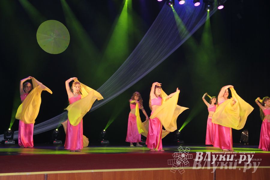 В ДК ЛК прошел музыкально-танцевальный спектакль «Босиком по млечному пути» (фото)