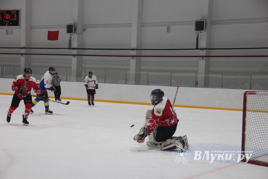 Две победы у великолукских хоккейных команд (ФОТО)