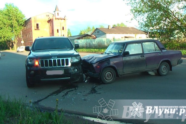 Пешеходный переход на развилке улиц Матвея Кузьмина-Малышева. Быть или не быть?