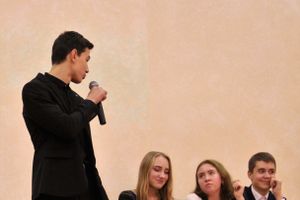 В Великих Луках ученики школы №13 поздравили своих педагогов (ФОТО)