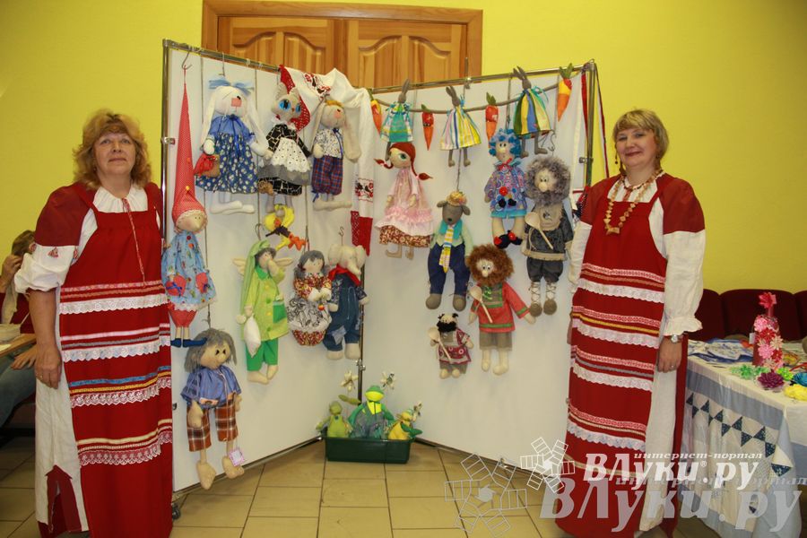 Выставка-ярмарка  «Волшебный сундучок»