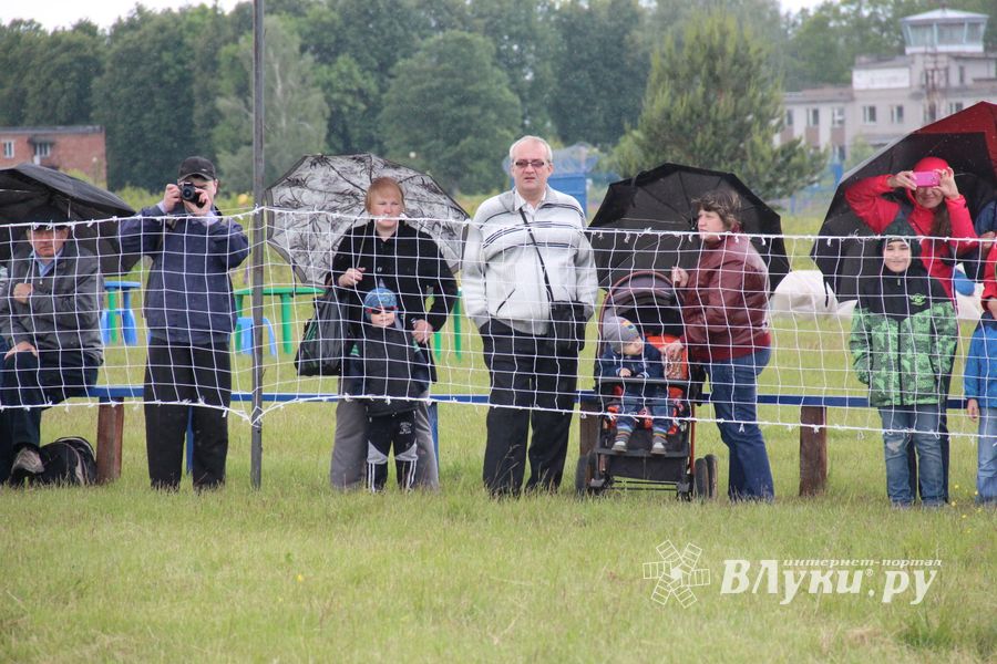 В Великих Луках проходит 7-й Фестиваль авиамодельного спорта (ФОТО)