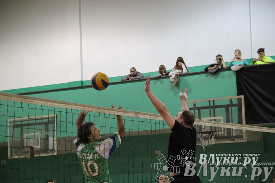 Сборная Великолукского района стала обладателем Кубка города по волейболу (фото)