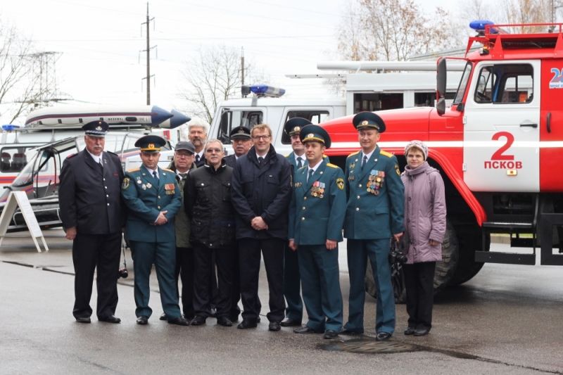 25 лет дружбы между пожарными Пскова и Нойса (фото)