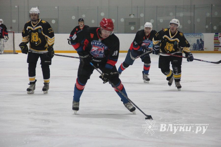 Великолучане обыграли псковских медведей в «Айсберге» (ФОТО)