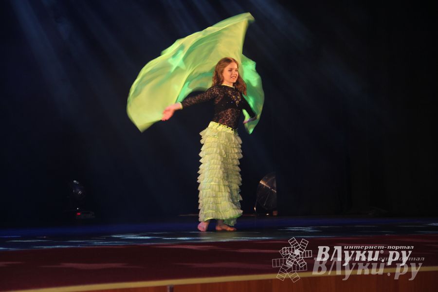 В ДК ЛК прошел музыкально-танцевальный спектакль «Босиком по млечному пути» (фото)