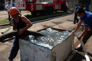 В Великих Луках прошли соревнования среди пожарных