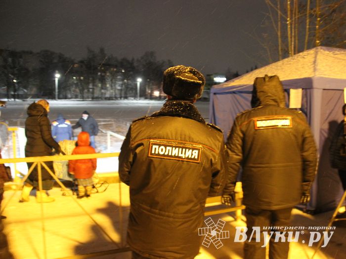 В Великих Луках проходят крещенские купания (ФОТО)