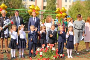 1 сентября в школах Великих Лук прошли Торжественные линейки (ФОТО)