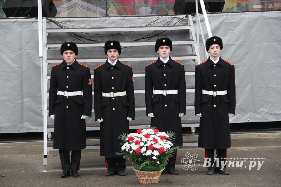Великие Луки отметили День народного единства (фоторепортаж)