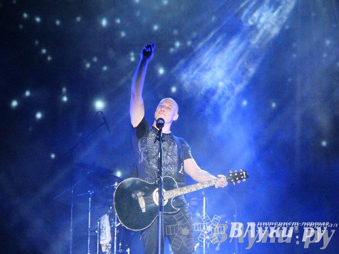 В Великих Луках состоялся концерт Дениса Майданова